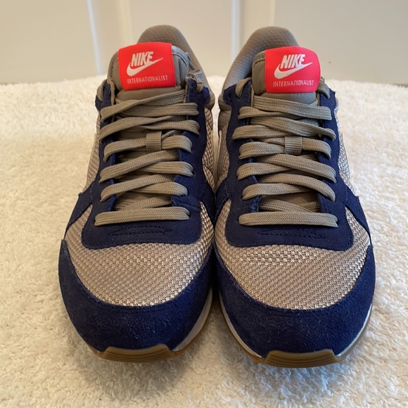 ⭐️SOLD - NIKE Women’s Internationalist Athletic Navy/Orange Running Shoe - Picture 4 of 12
